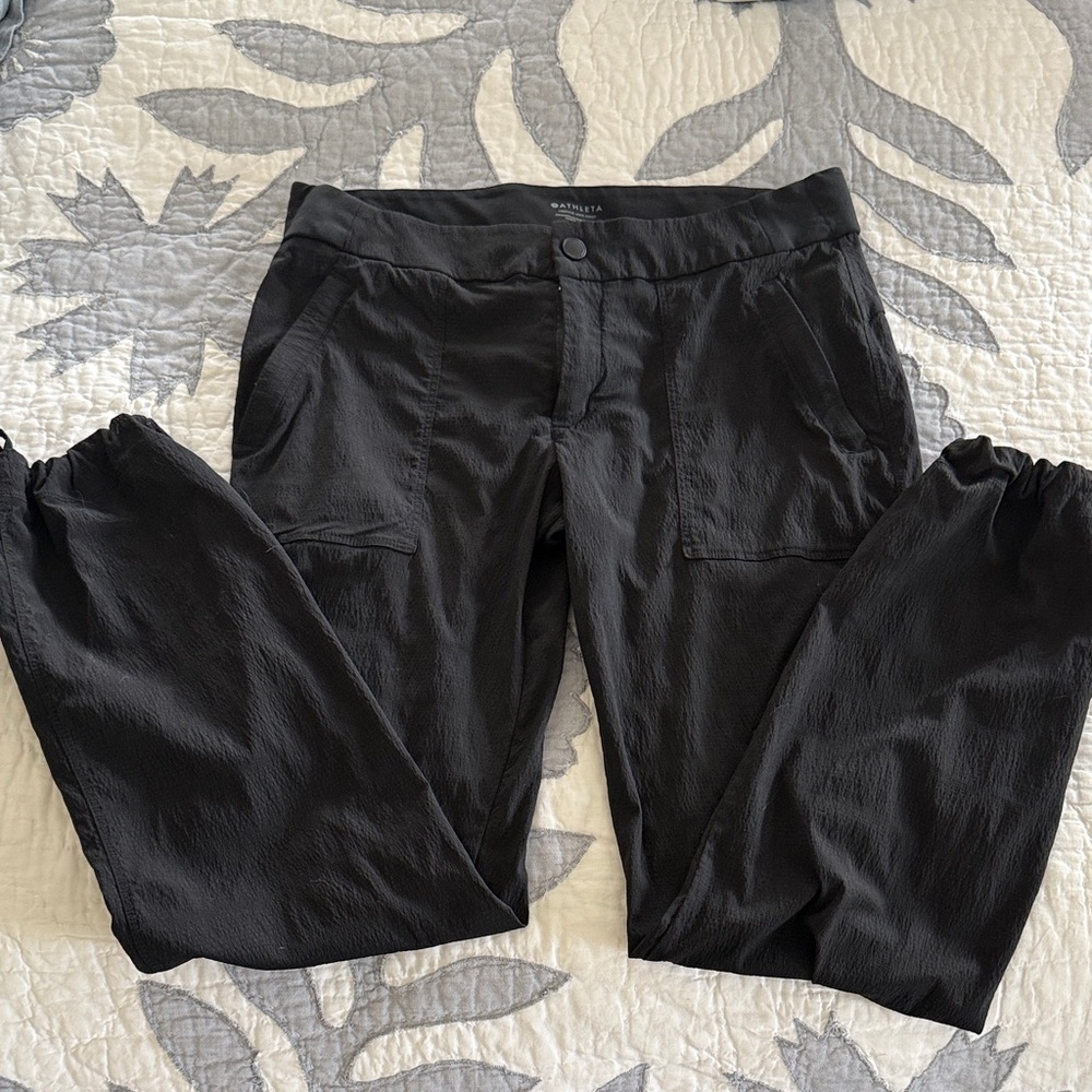 Athleta Trekkie Hike Pants in Black. Size 8P